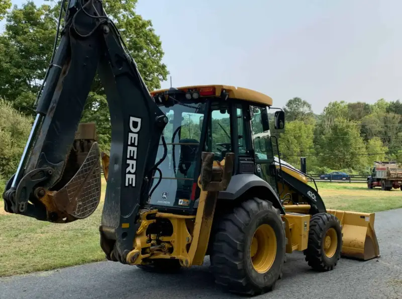2017 John Deere 410L photo 5