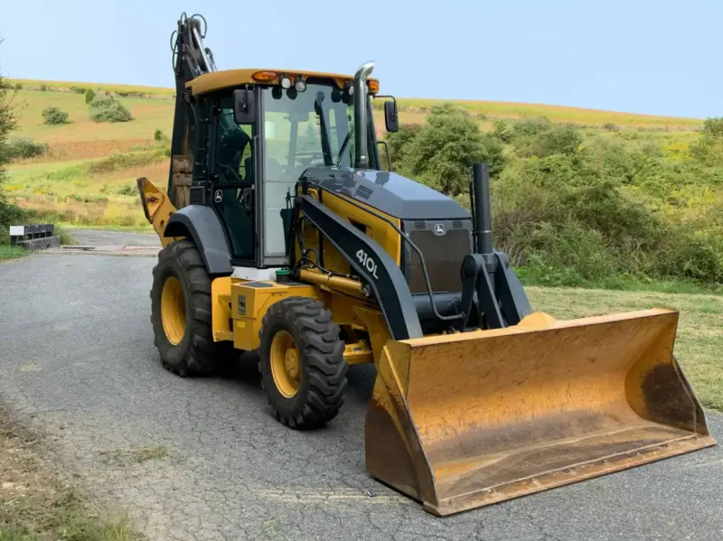 2017 John Deere 410L photo 4