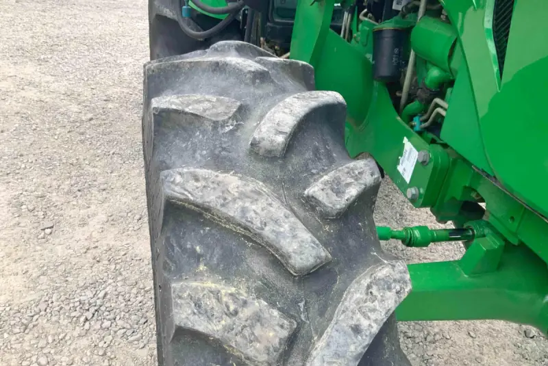 2013 John Deere 5100E MFWD Tractor photo 40