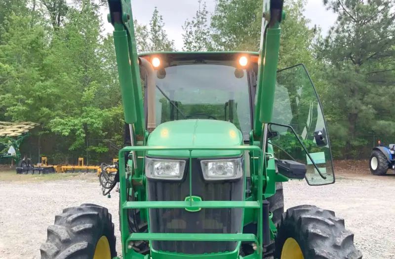 2013 John Deere 5100E MFWD Tractor photo 7