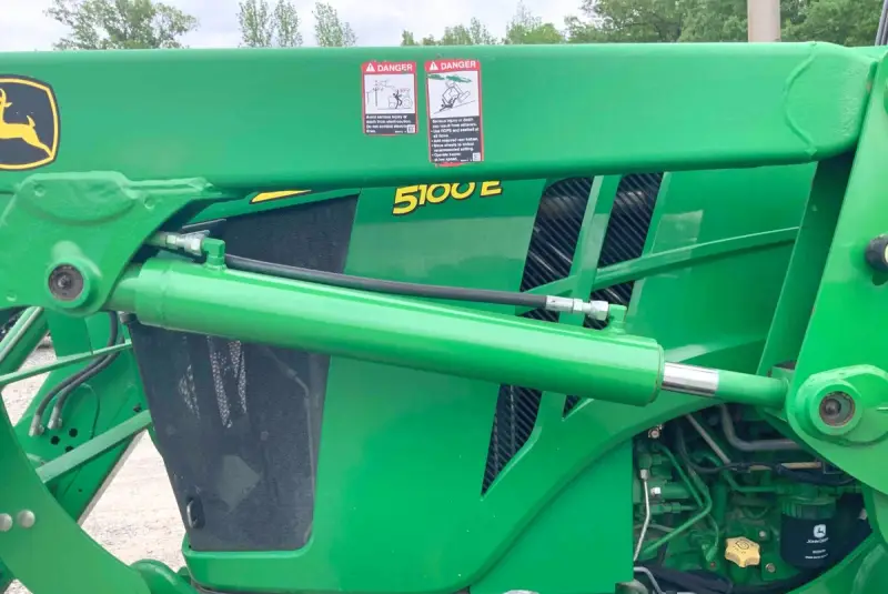 2013 John Deere 5100E MFWD Tractor photo 17