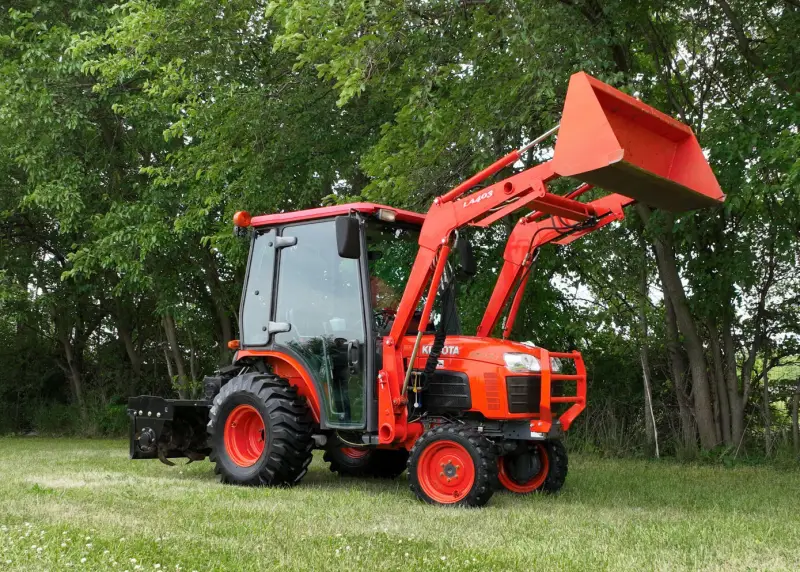 2009 Kubota B3030 4WD Tractor with Full Attachment Package photo 2