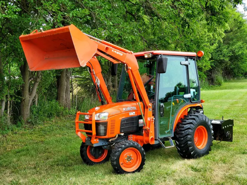 2009 Kubota B3030 4WD Tractor with Full Attachment Package photo 7