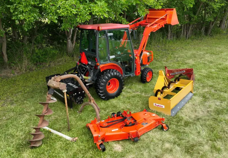 2009 Kubota B3030 4WD Tractor with Full Attachment Package photo 9