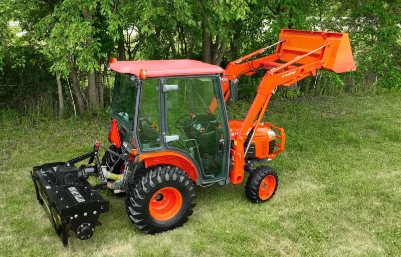 2009 Kubota B3030 4WD Tractor with Full Attachment Package photo 6
