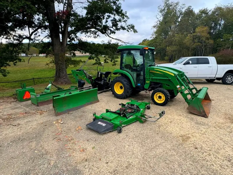 2010 JOHN DEERE 3720 + Attachments photo 1