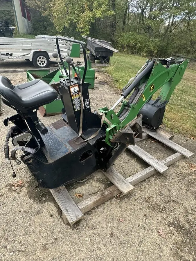 2010 JOHN DEERE 3720 + Attachments photo 8
