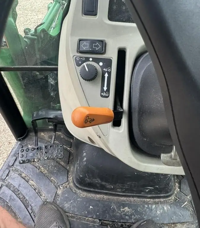 2010 JOHN DEERE 3720 + Attachments photo 23