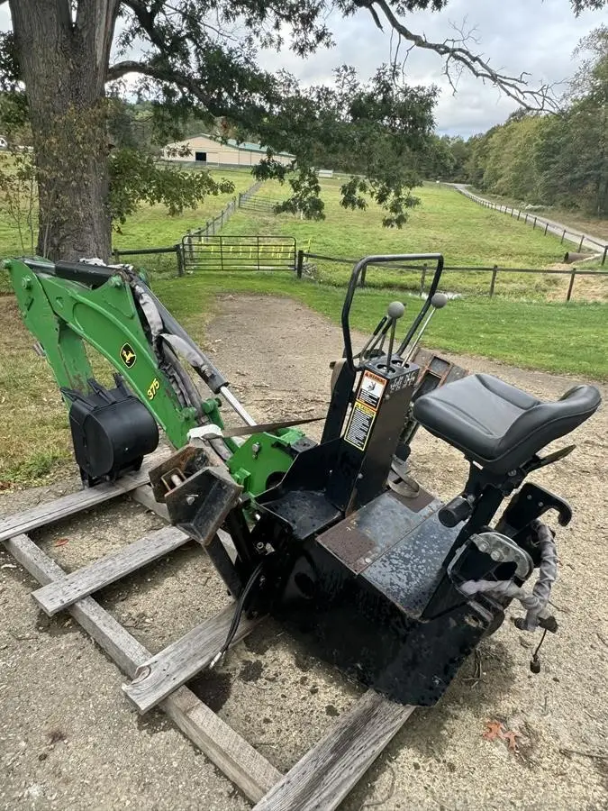 2010 JOHN DEERE 3720 + Attachments photo 9