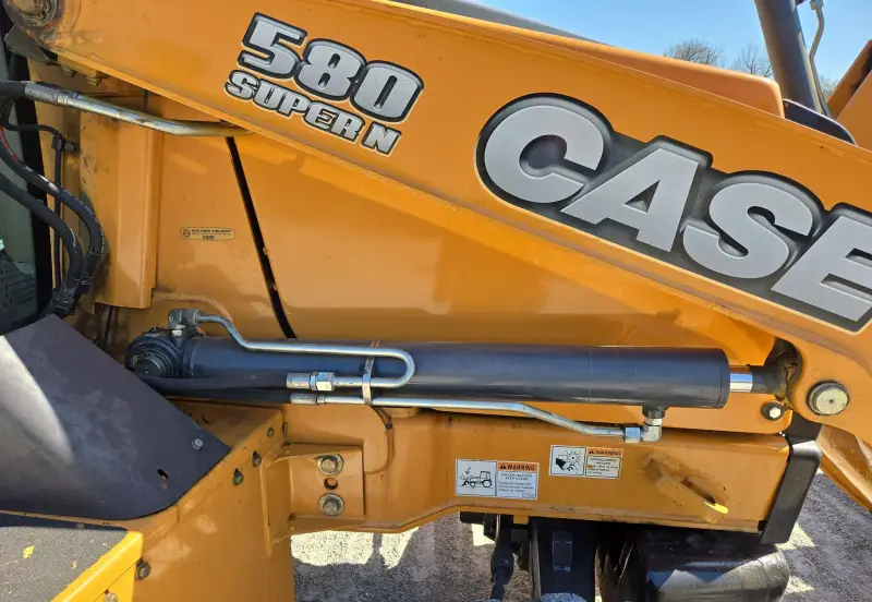 2016 Case 580 Super N photo 33