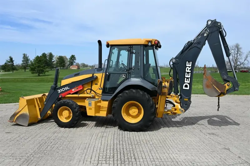 2015 John Deere 310SL photo 2