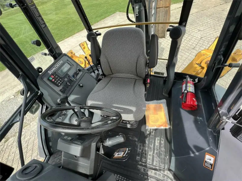 2015 John Deere 310SL photo 36
