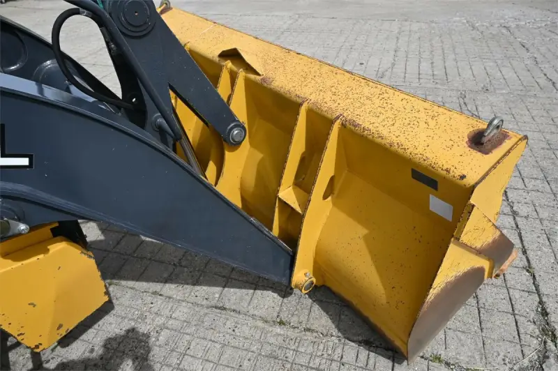 2015 John Deere 310SL photo 17