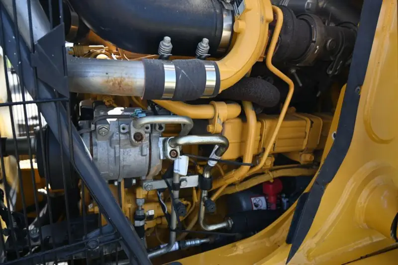 2016 John Deere 310L photo 16