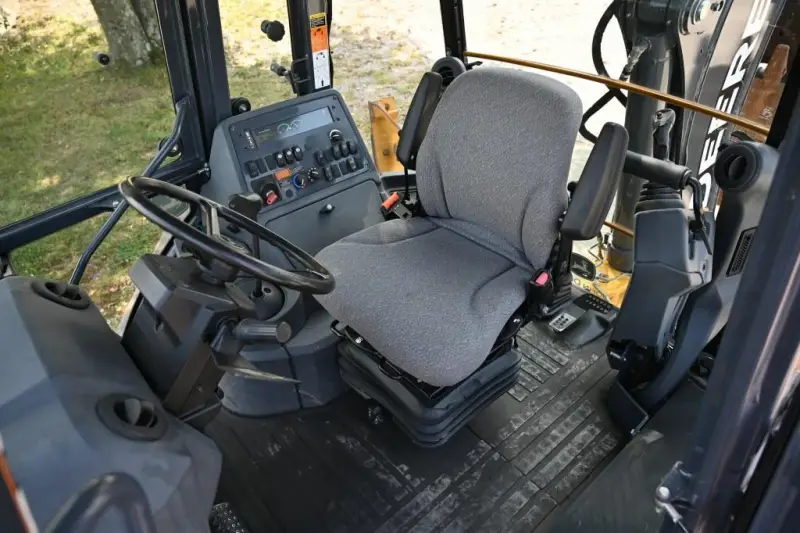 2016 John Deere 310L photo 21