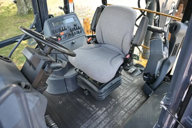 2016 John Deere 310L photo 20