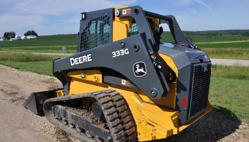 2018 John Deere 333G photo 3