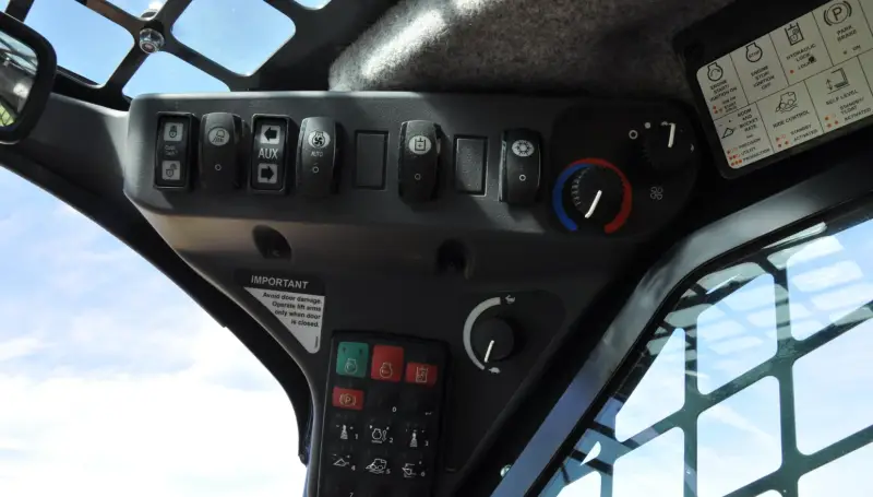2018 John Deere 333G photo 39