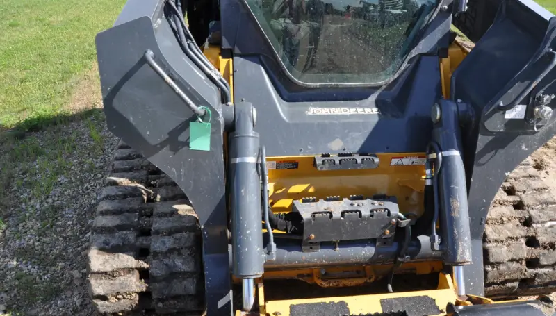2018 John Deere 333G photo 11