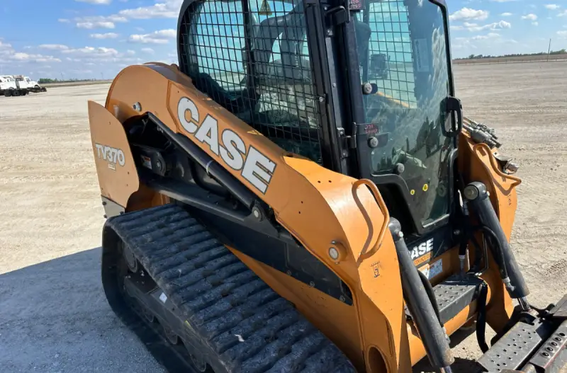 2019 Case TV370 photo 28
