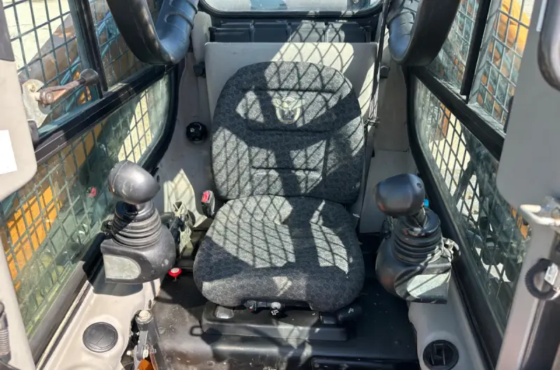 2019 Case TV370 photo 38