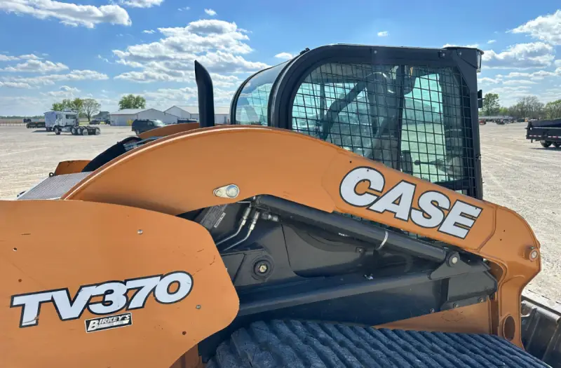 2019 Case TV370 photo 26