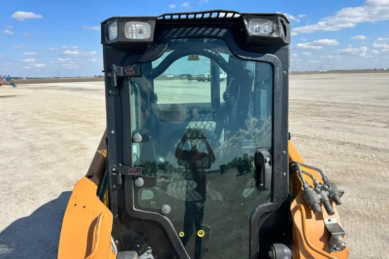 2019 Case TV370 photo 31