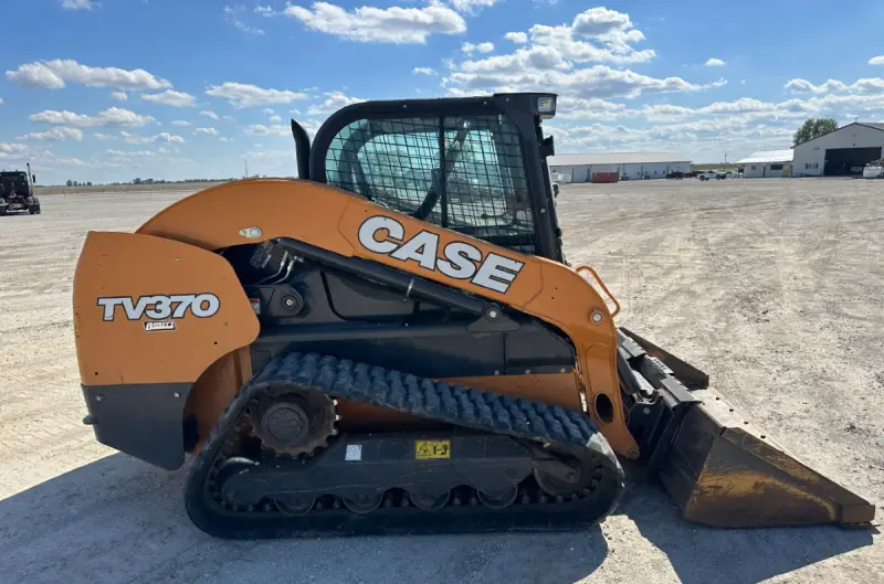 2019 Case TV370 photo 4