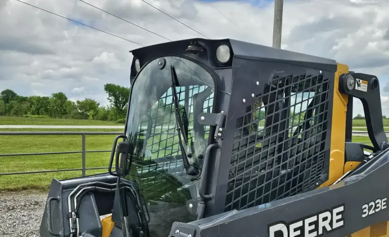 2016 John Deere 323E photo 10