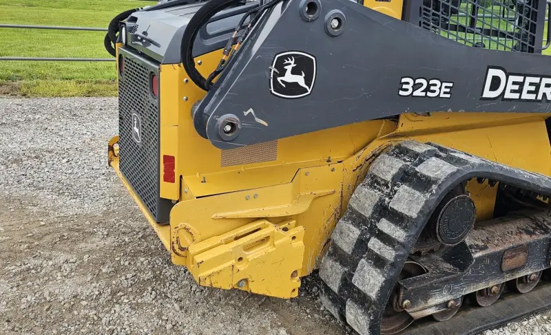 2016 John Deere 323E photo 30