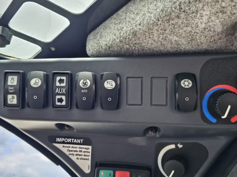2016 John Deere 323E photo 45
