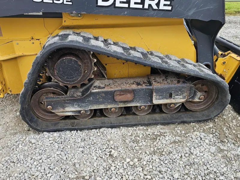 2016 John Deere 323E photo 28