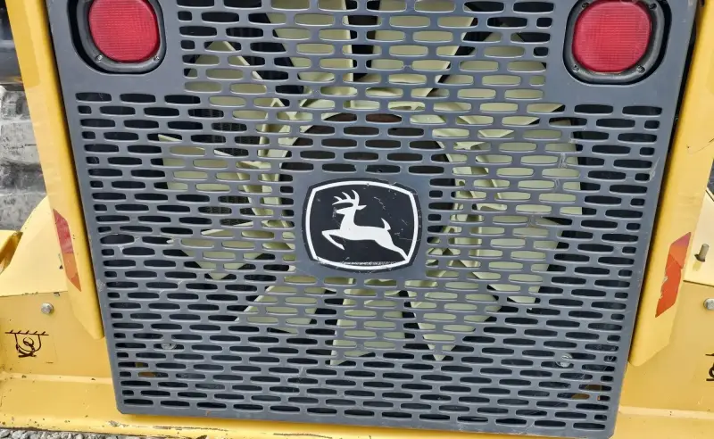 2016 John Deere 323E photo 4