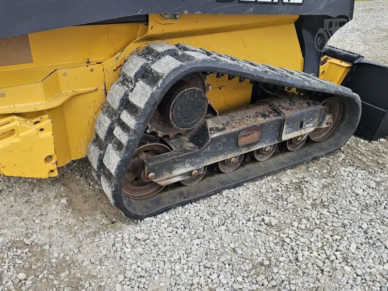 2016 John Deere 323E photo 29
