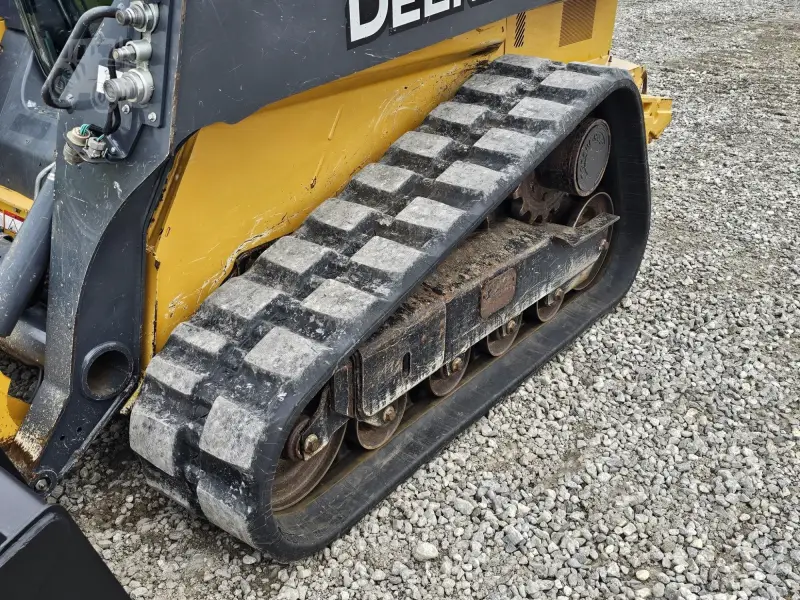2016 John Deere 323E photo 36