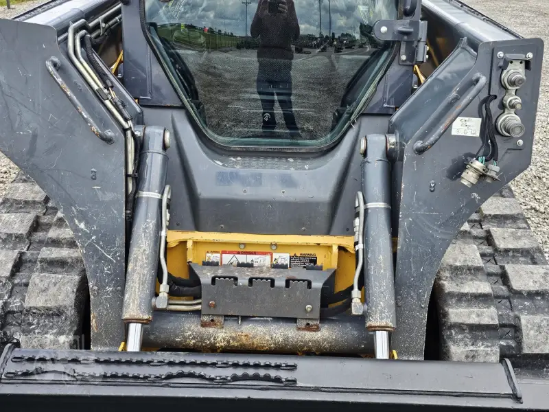 2016 John Deere 323E photo 38