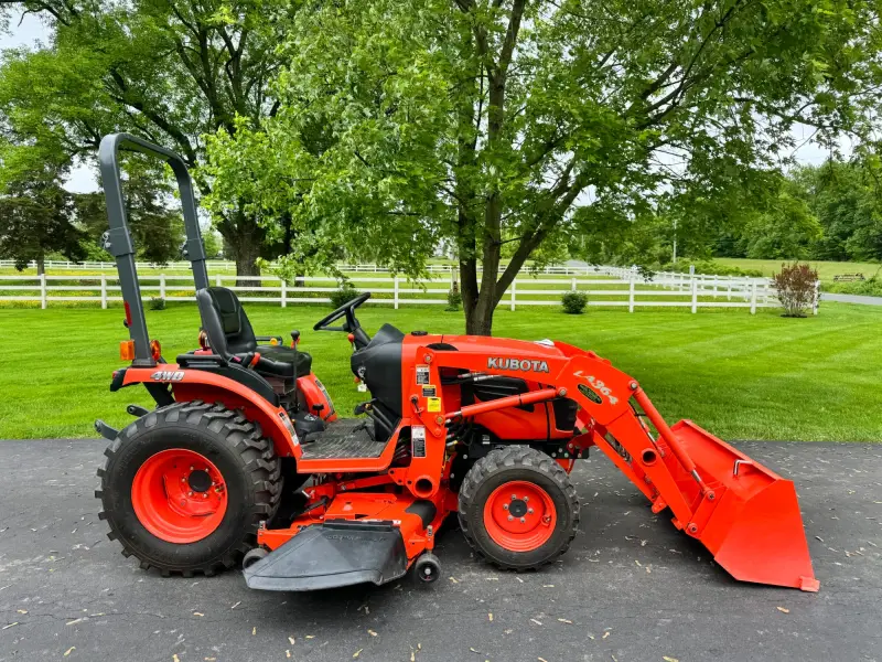 2014 Kubota B2920 Tractor Loader Snowblower photo 12