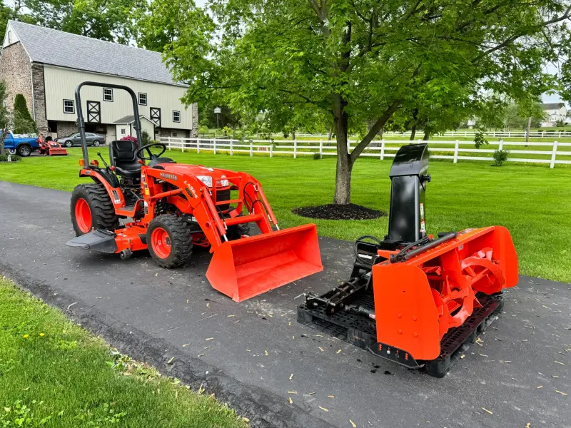 2014 Kubota B2920 Tractor Loader Snowblower photo 2