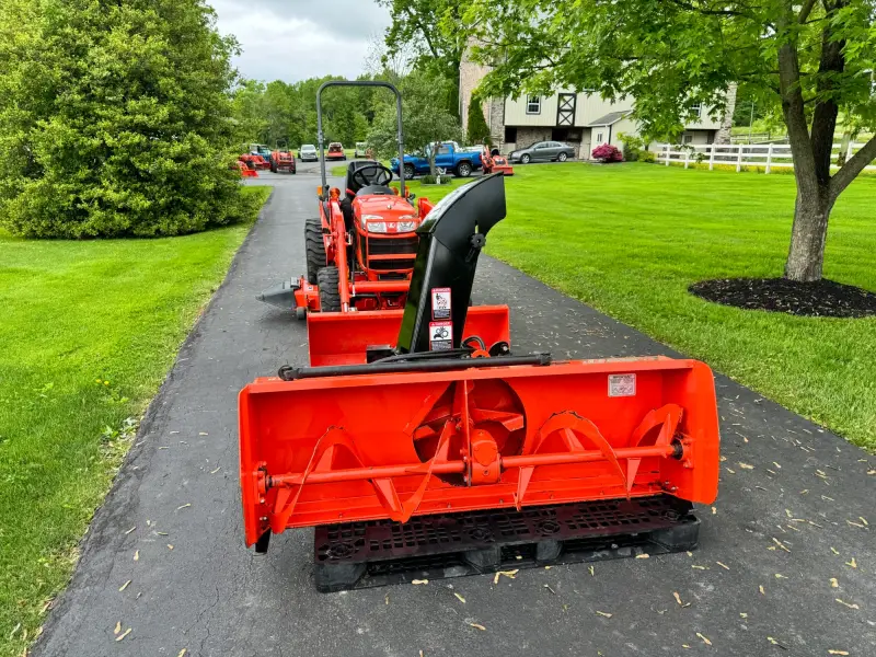 2014 Kubota B2920 Tractor Loader Snowblower photo 3