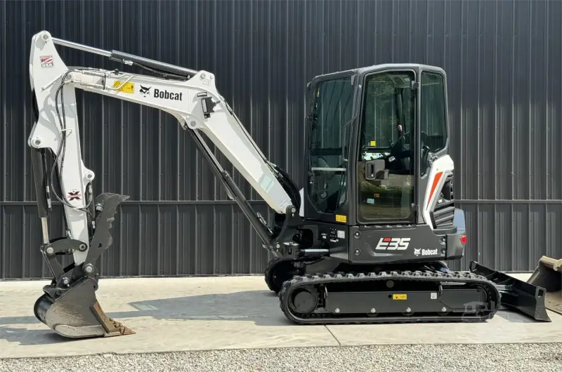 2019 BOBCAT E35I photo 1