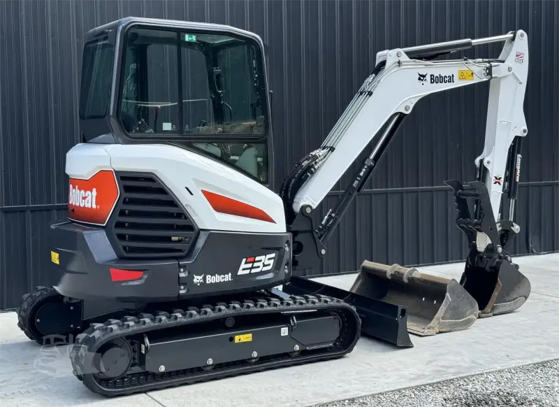 2019 BOBCAT E35I photo 2