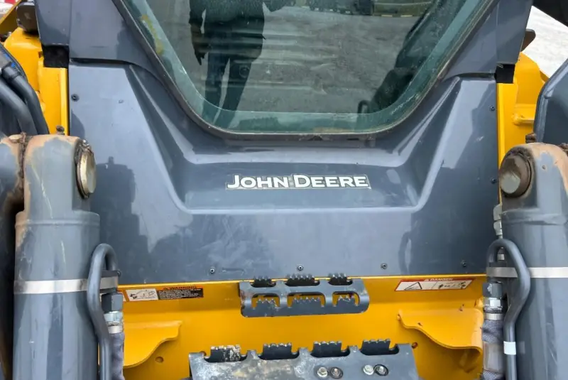 2016 John Deere 333G photo 21