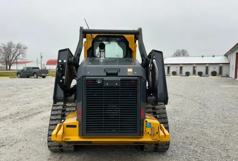 2016 John Deere 333G photo 6