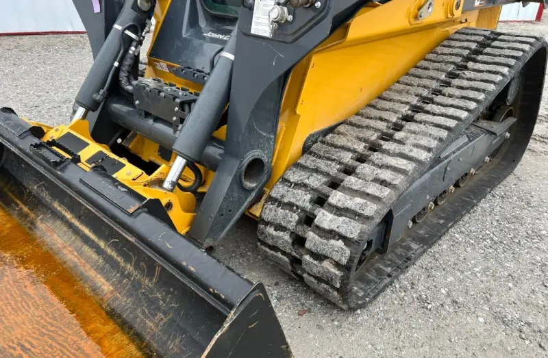 2016 John Deere 333G photo 10