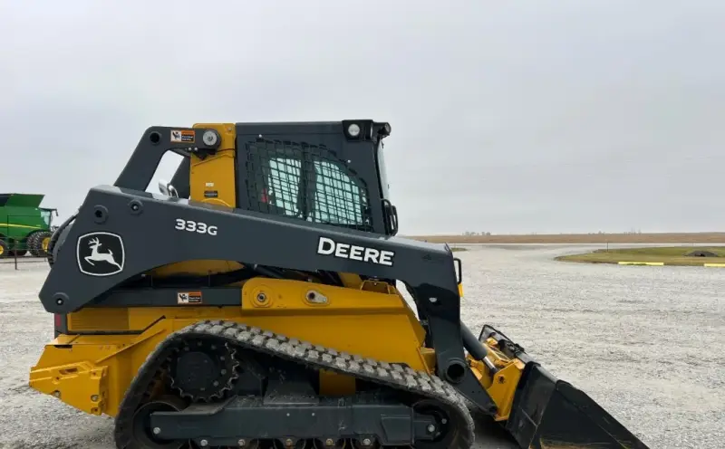 2016 John Deere 333G photo 4