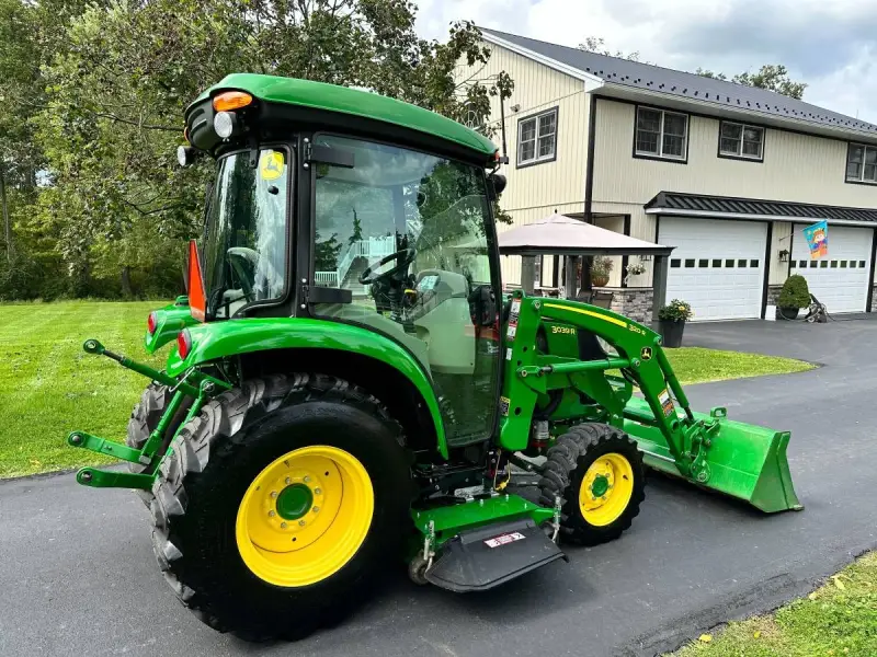 2020 John Deere 3039R photo 21