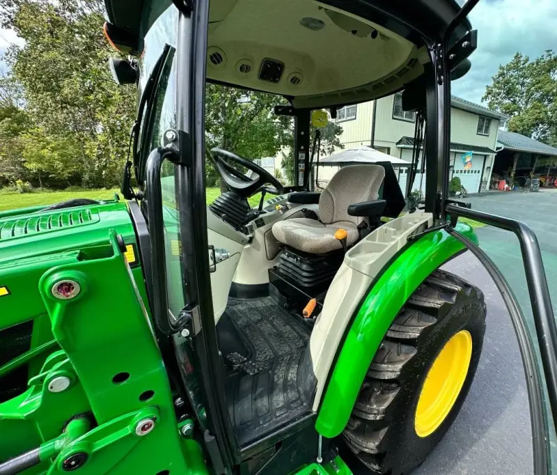 2020 John Deere 3039R photo 16