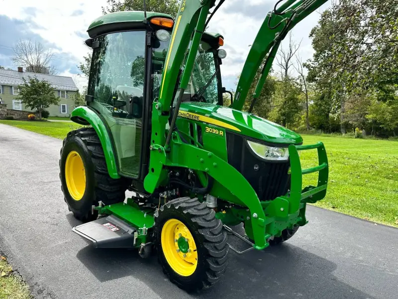 2020 John Deere 3039R photo 9
