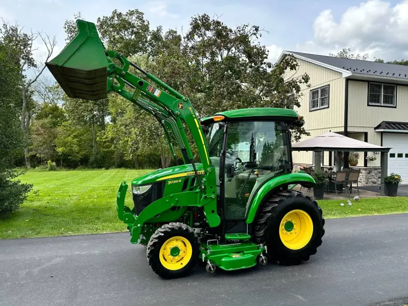 2020 John Deere 3039R photo 12