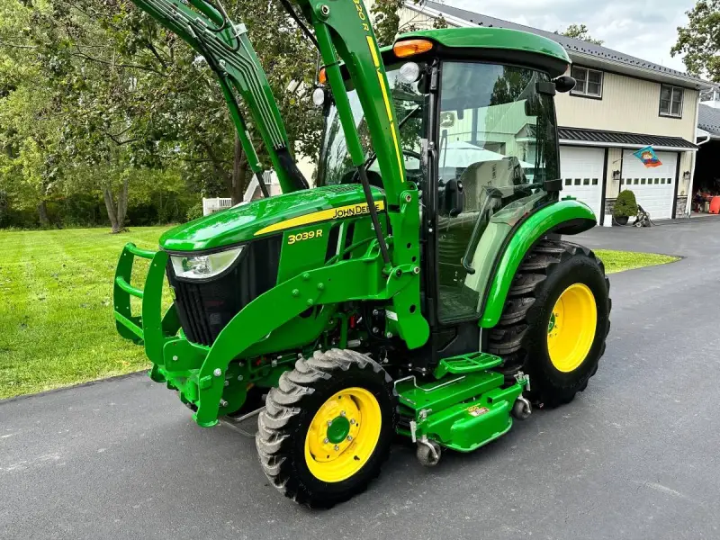 2020 John Deere 3039R photo 10